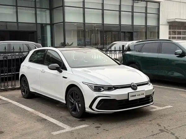 Volkswagen Golf 2025