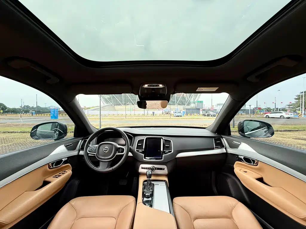 Volvo XC90 2017 — фото 11