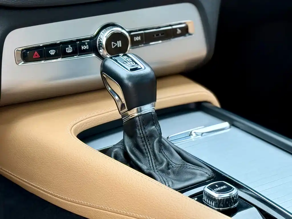 Volvo XC90 2017 — фото 14