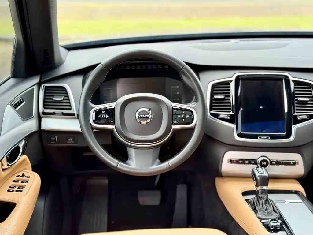 Volvo XC90 2017 — фото 12