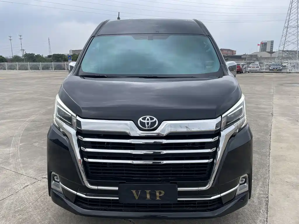 Toyota Hiace 2024 — фото 19