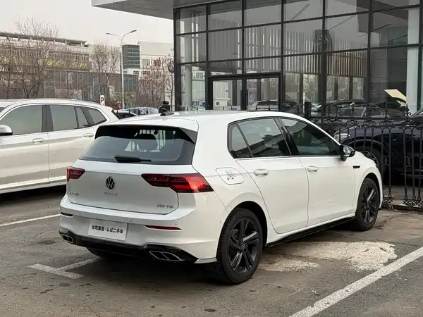 Volkswagen Golf 2025
