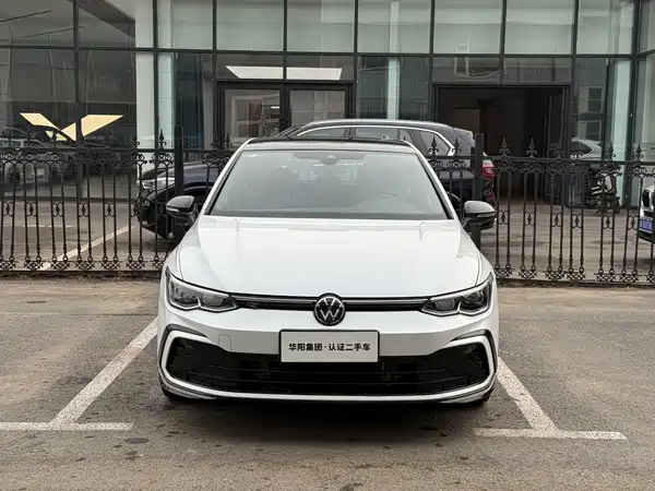 Volkswagen Golf 2025