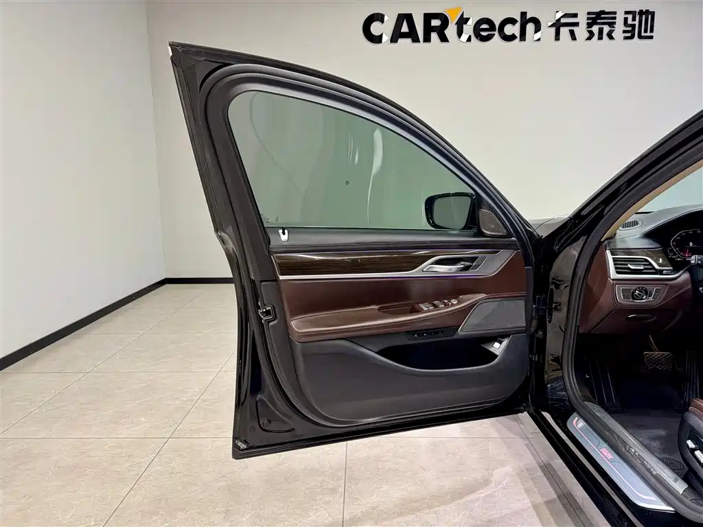 BMW 7 Series 2020 — фото 16
