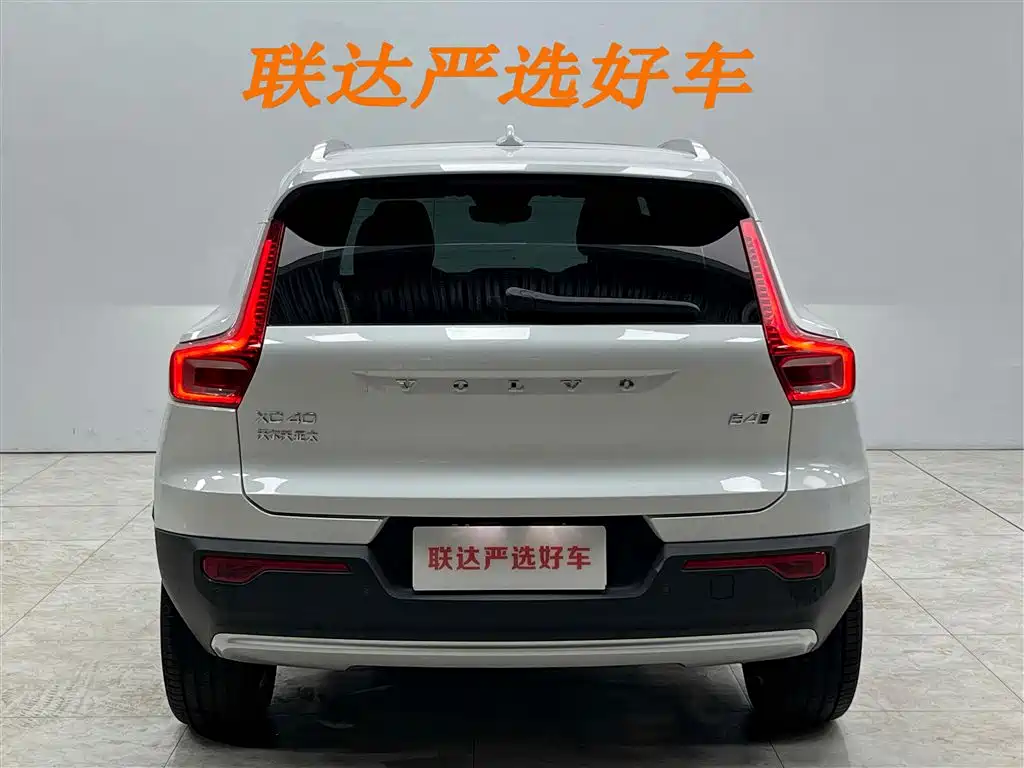 Volvo XC40 2023 — фото 25