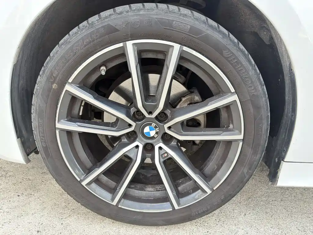 BMW 3 Series 2022 — фото 16