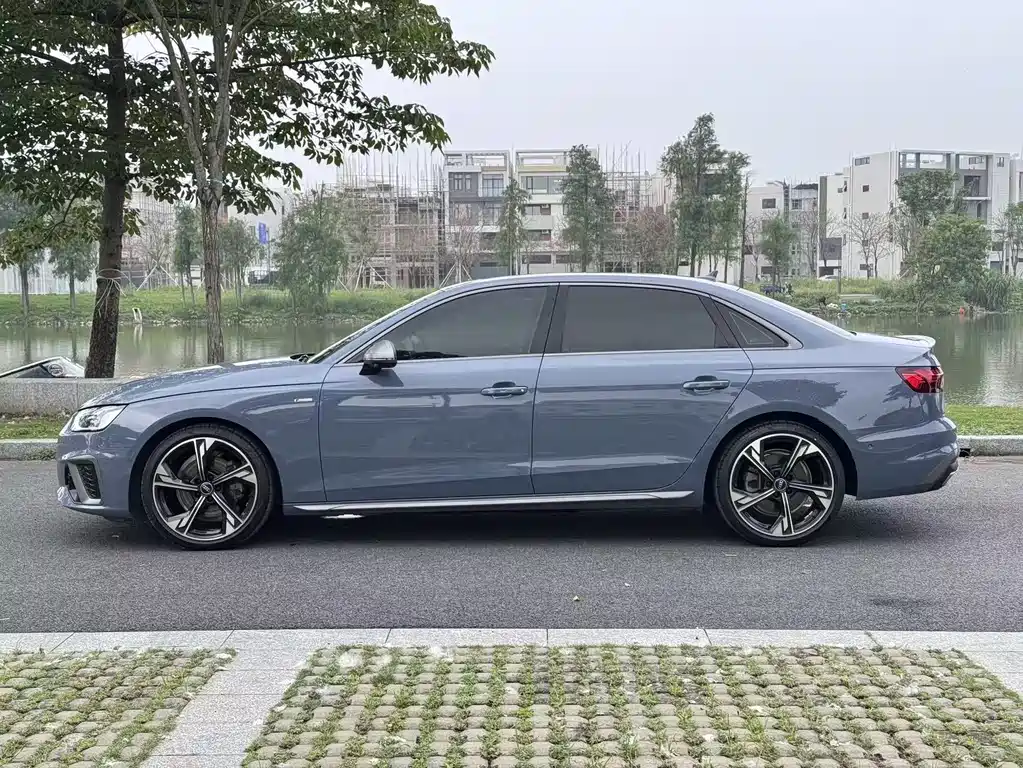 Audi A4L 2022 — фото 3