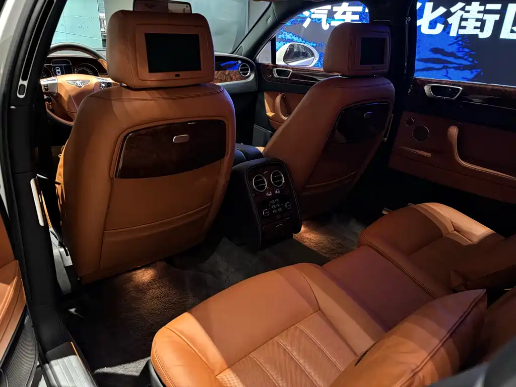 Bentley Flying Spur 2011 — фото 18