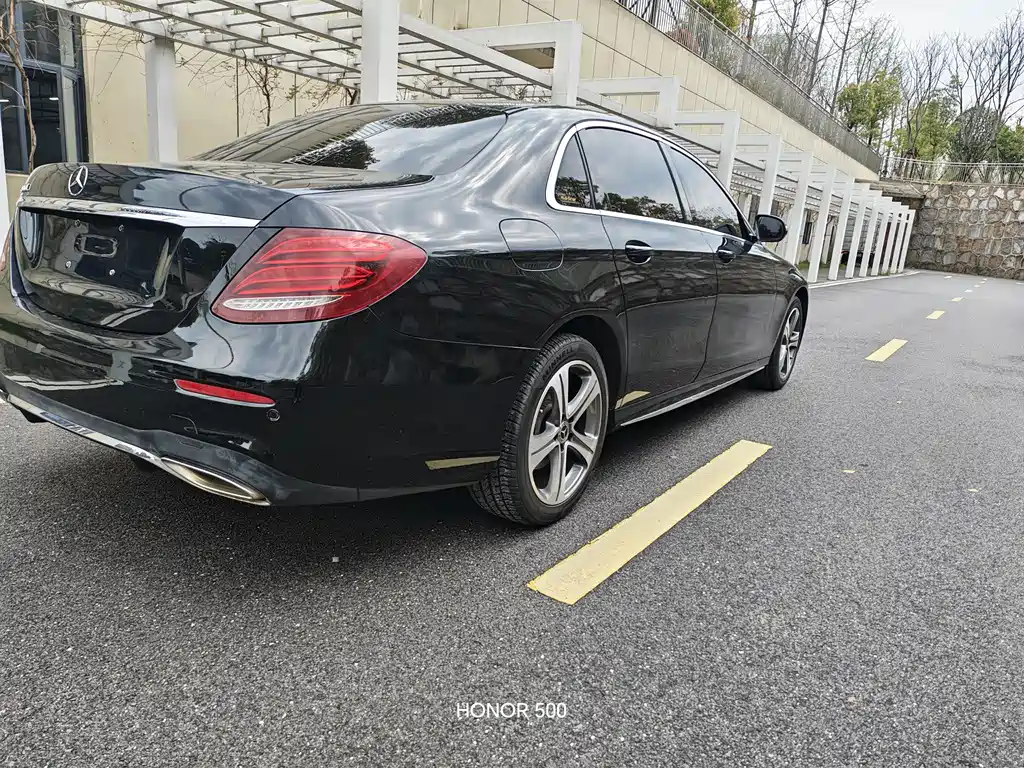 Mercedes-Benz E-Class 2018 — фото 15