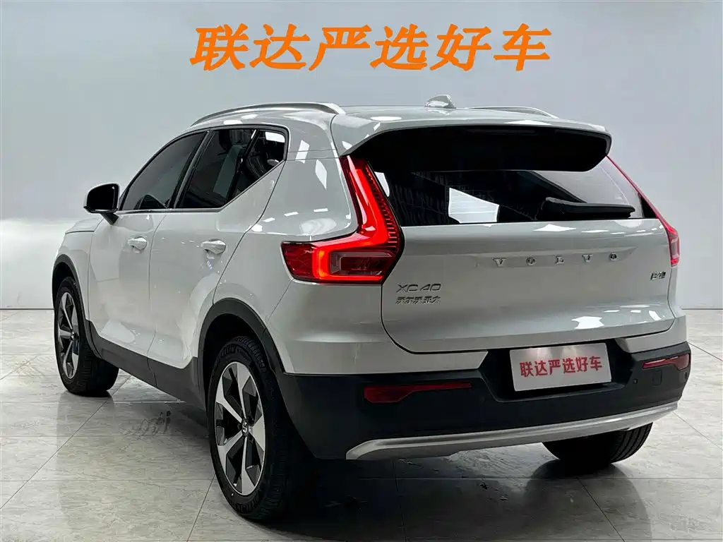 Volvo XC40 2023 — фото 24