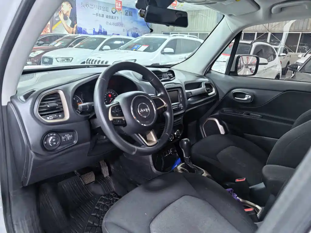Jeep Renegade 2016 — фото 4