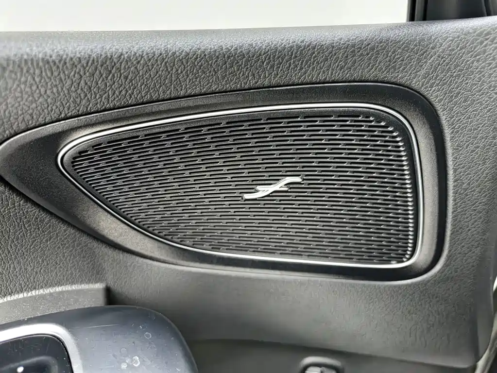 Mercedes-Benz C-Class 2023 — фото 9