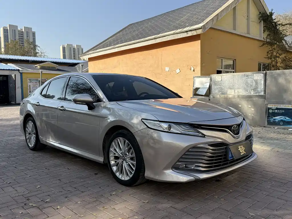 Toyota Camry 2021 — фото 3