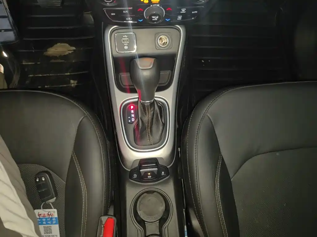 Jeep Compass 2017 — фото 14