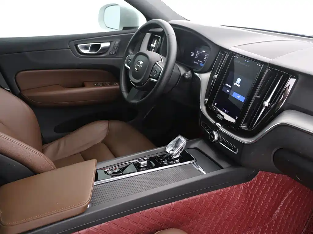 Volvo XC60 2023 — фото 11
