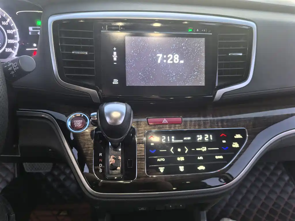 Honda Odyssey 2018 — фото 11