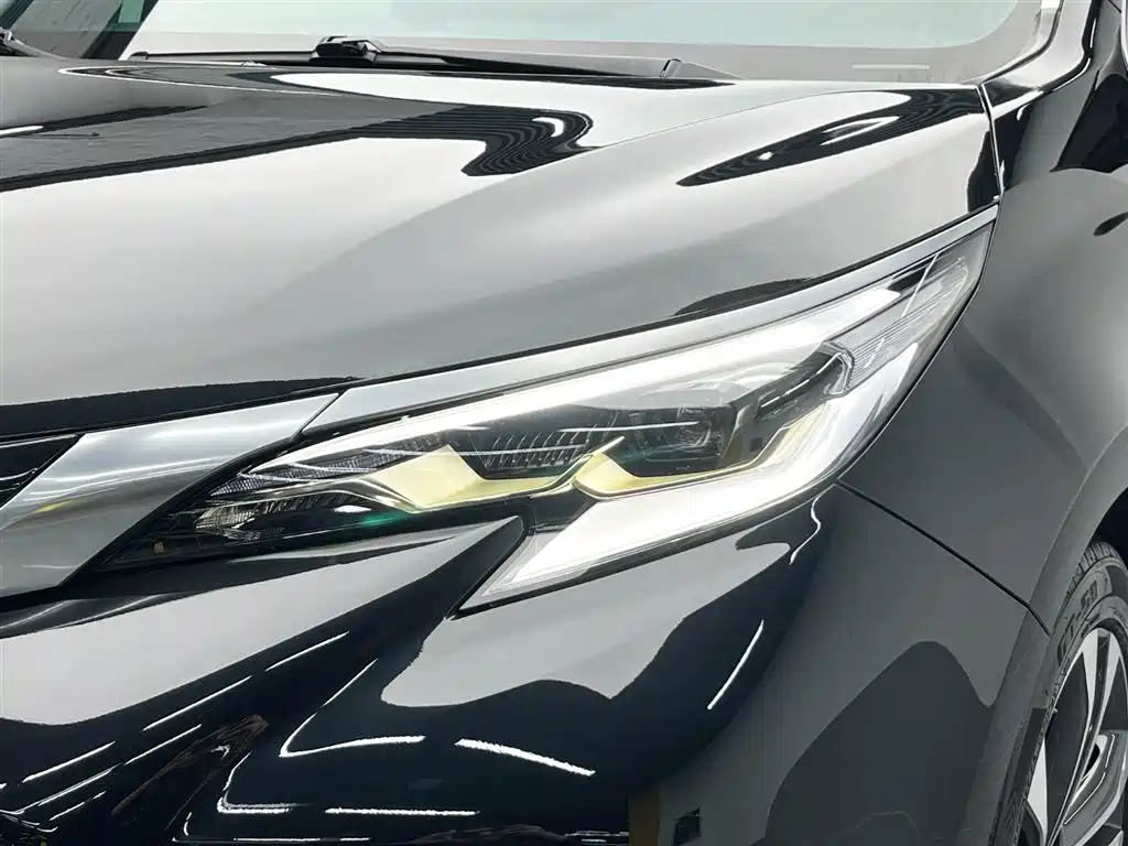 Toyota Granvia 2023 — фото 9