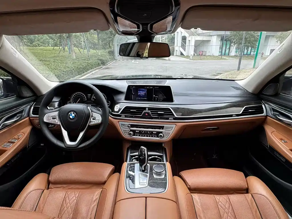 BMW 7 Series 2017 — фото 5