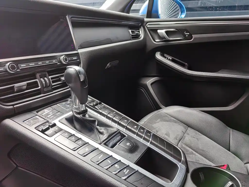 Porsche Macan 2019 — фото 13