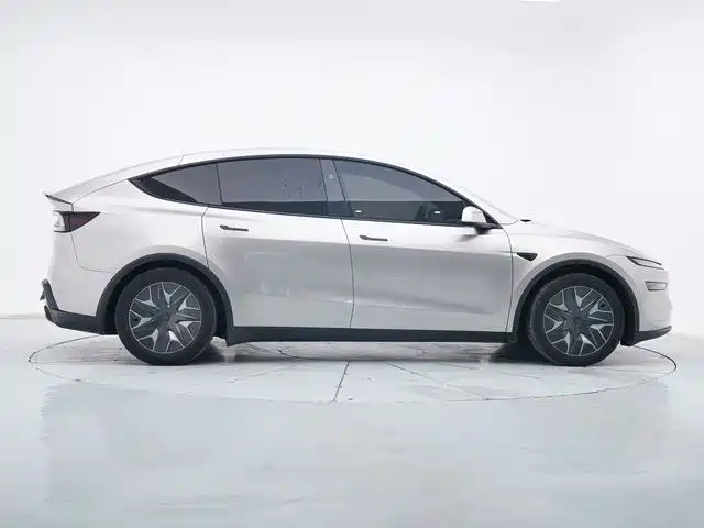 Tesla Model Y L 2025 — фото 6