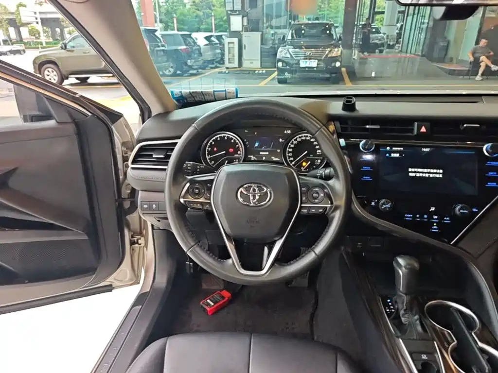 Toyota Camry 2020 — фото 7