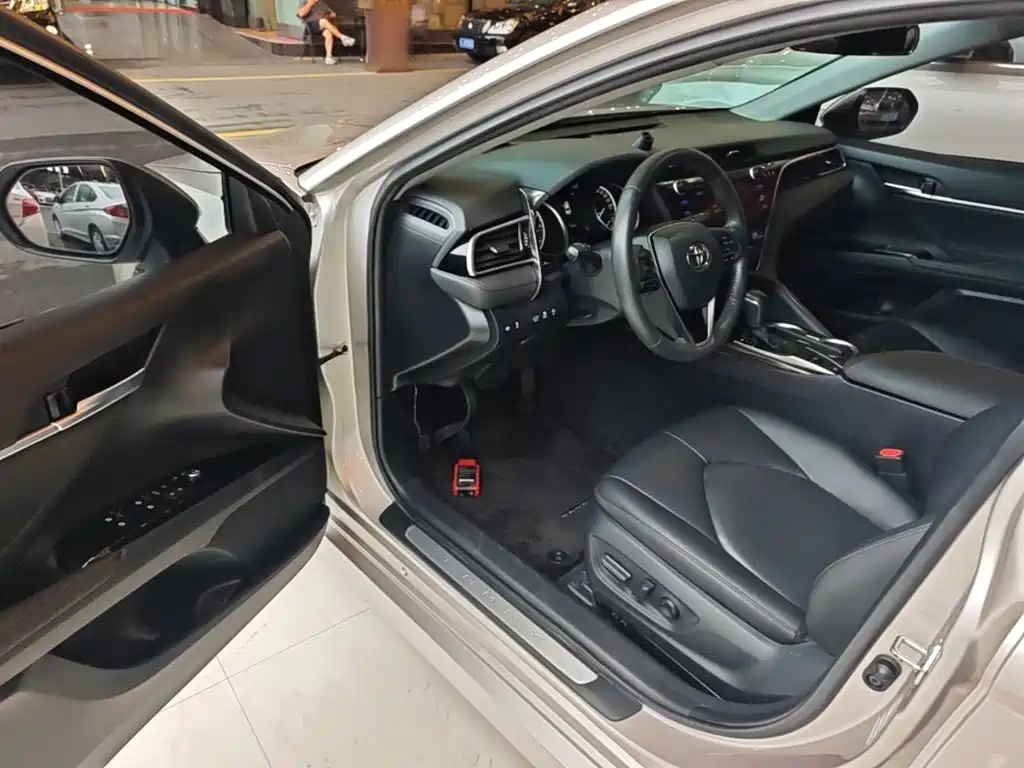 Toyota Camry 2020 — фото 12