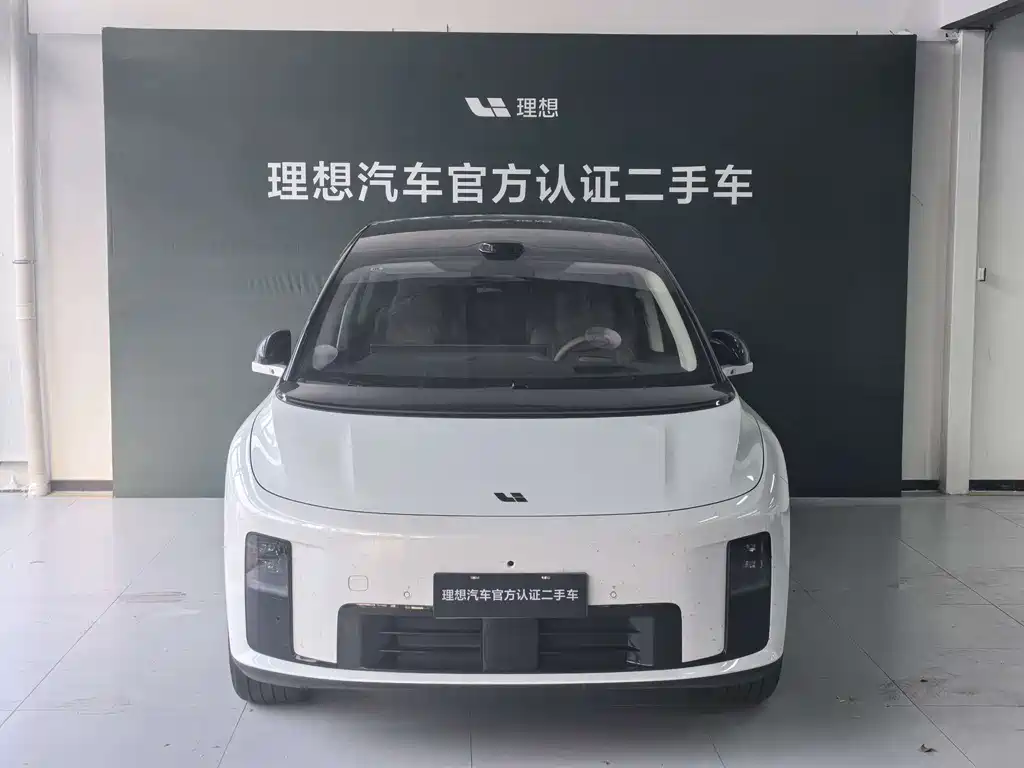 Li Auto i8 2025