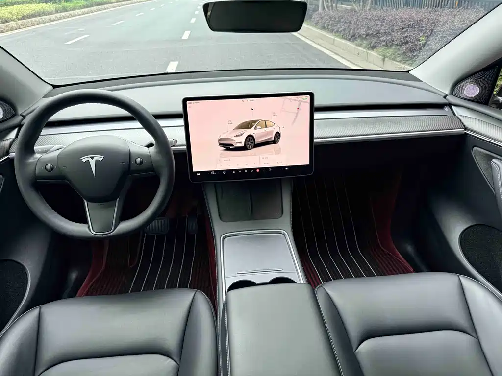 Tesla Model Y 2024 — фото 13
