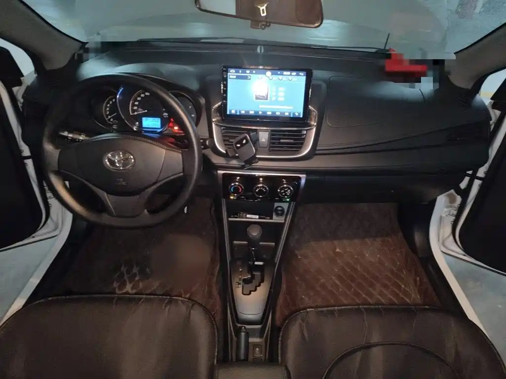 Toyota Yaris L 2020 — фото 13