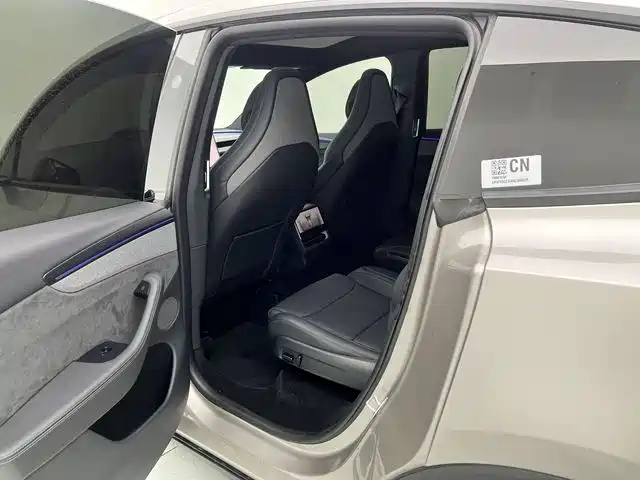 Tesla Model Y L 2025 — фото 16