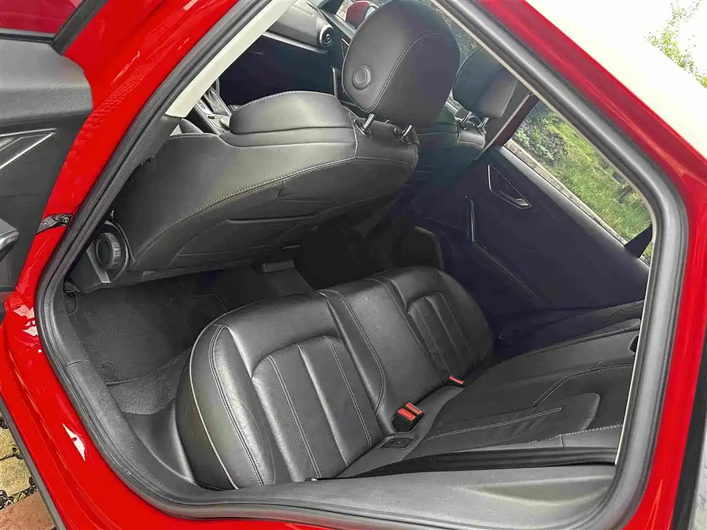 Audi Q2L 2023