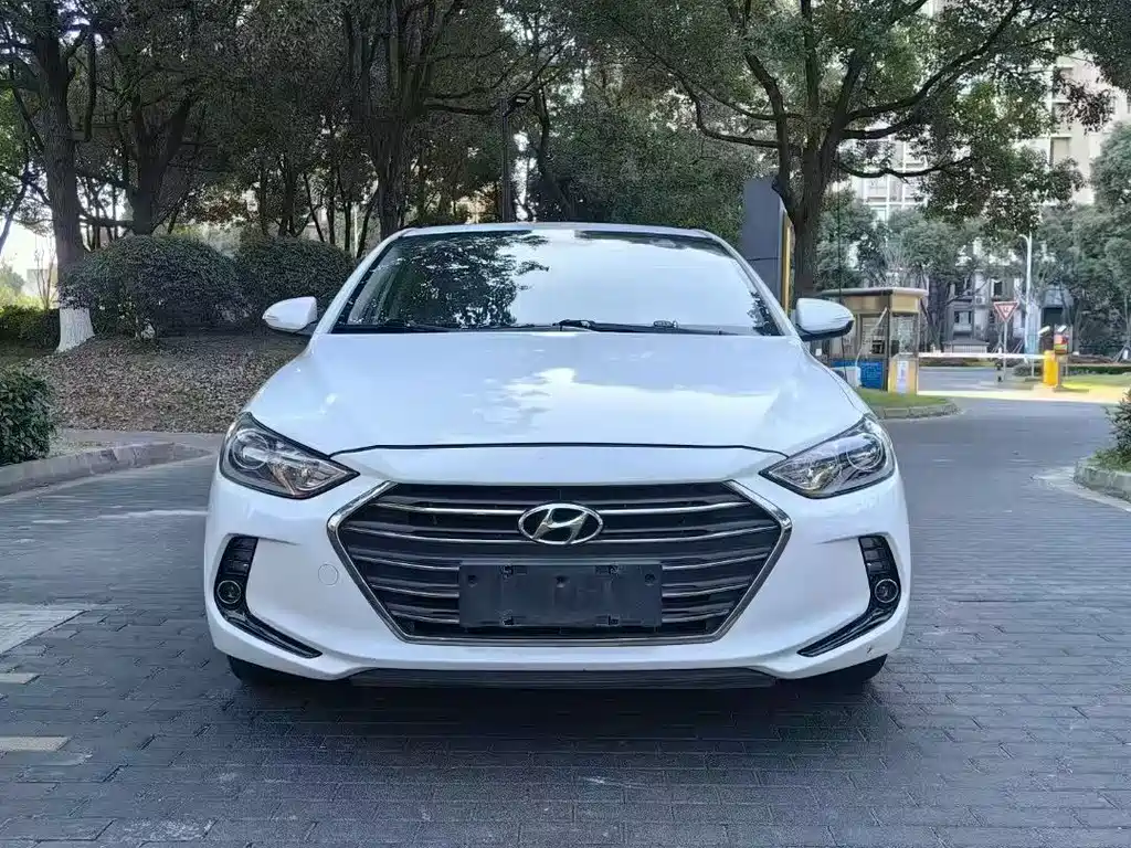 Hyundai Elantra 2017 — фото 2