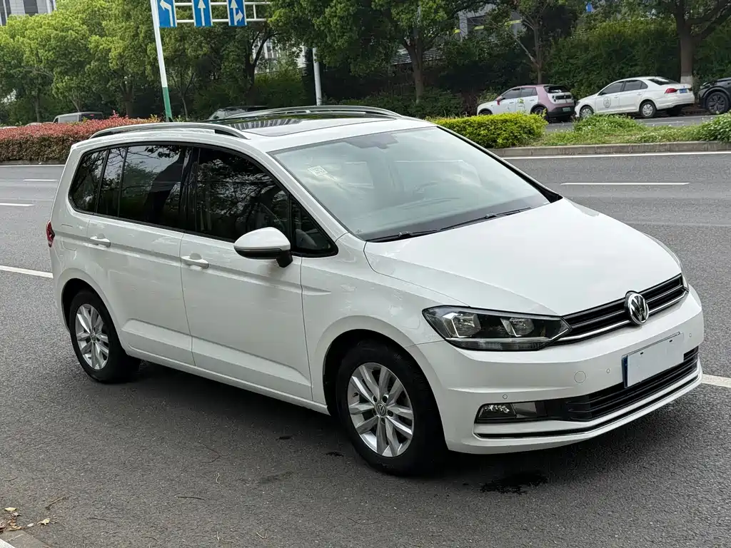 Volkswagen Touran 2018 — фото 12