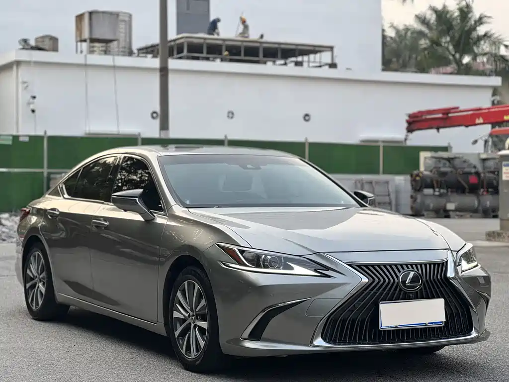 Lexus ES 2018 — фото 3