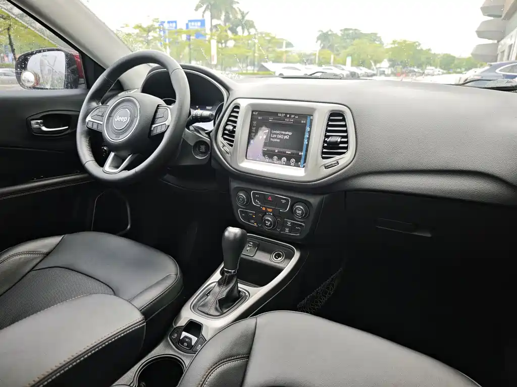 Jeep Compass 2017 — фото 10