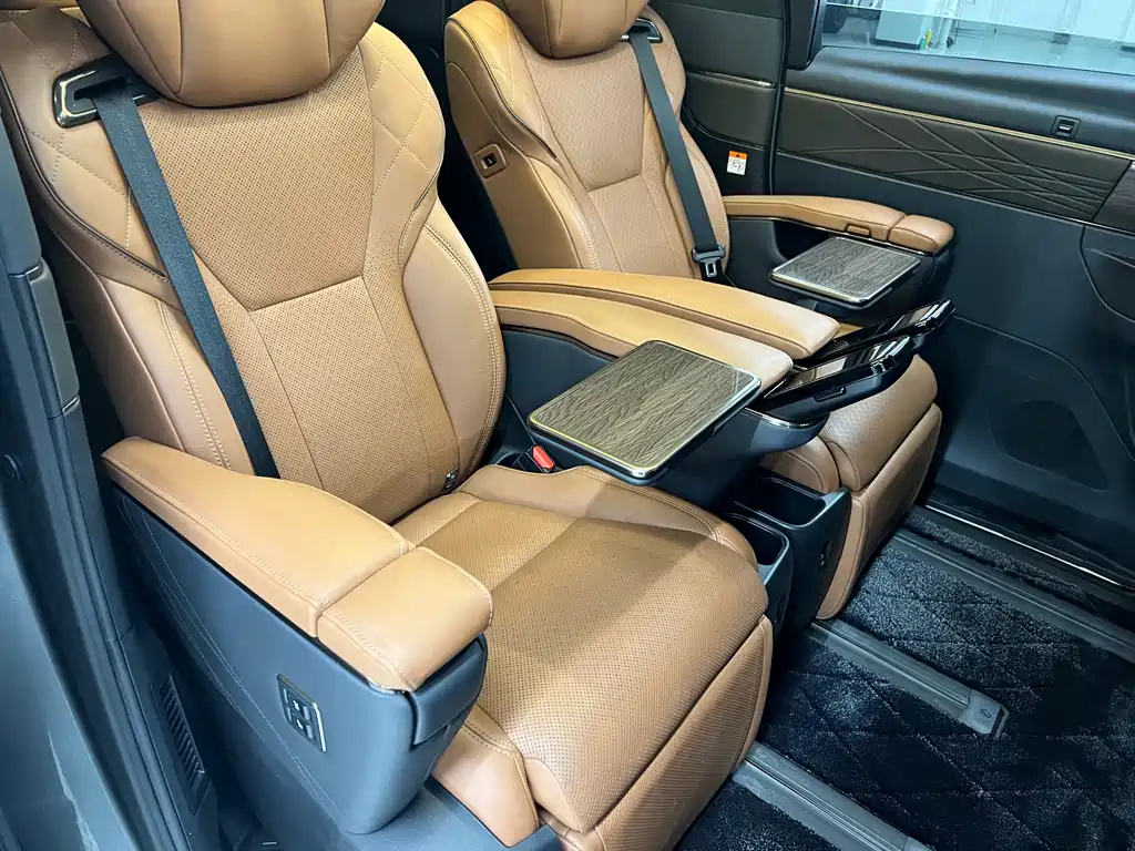 Toyota Alphard 2023 — фото 14