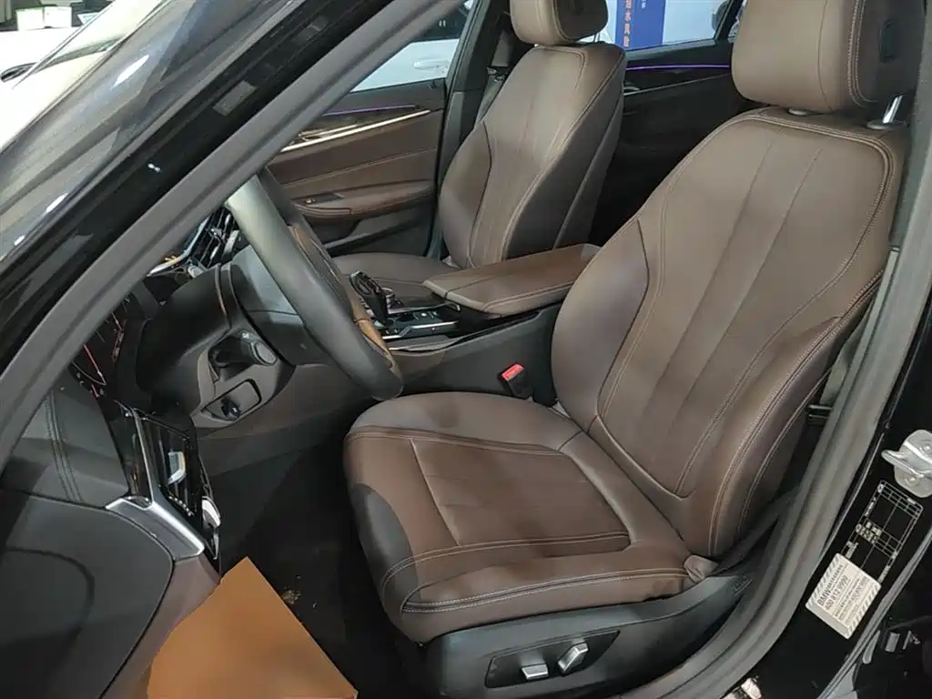 BMW 5 Series 2019 — фото 15