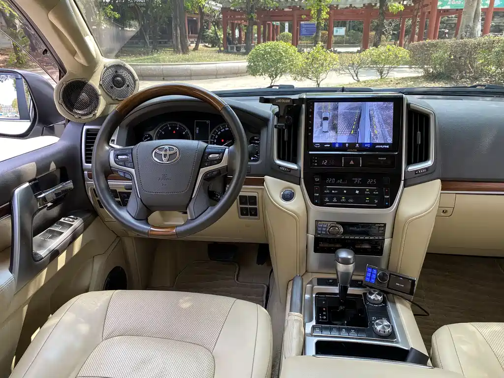 Toyota Land Cruiser 2017 — фото 20