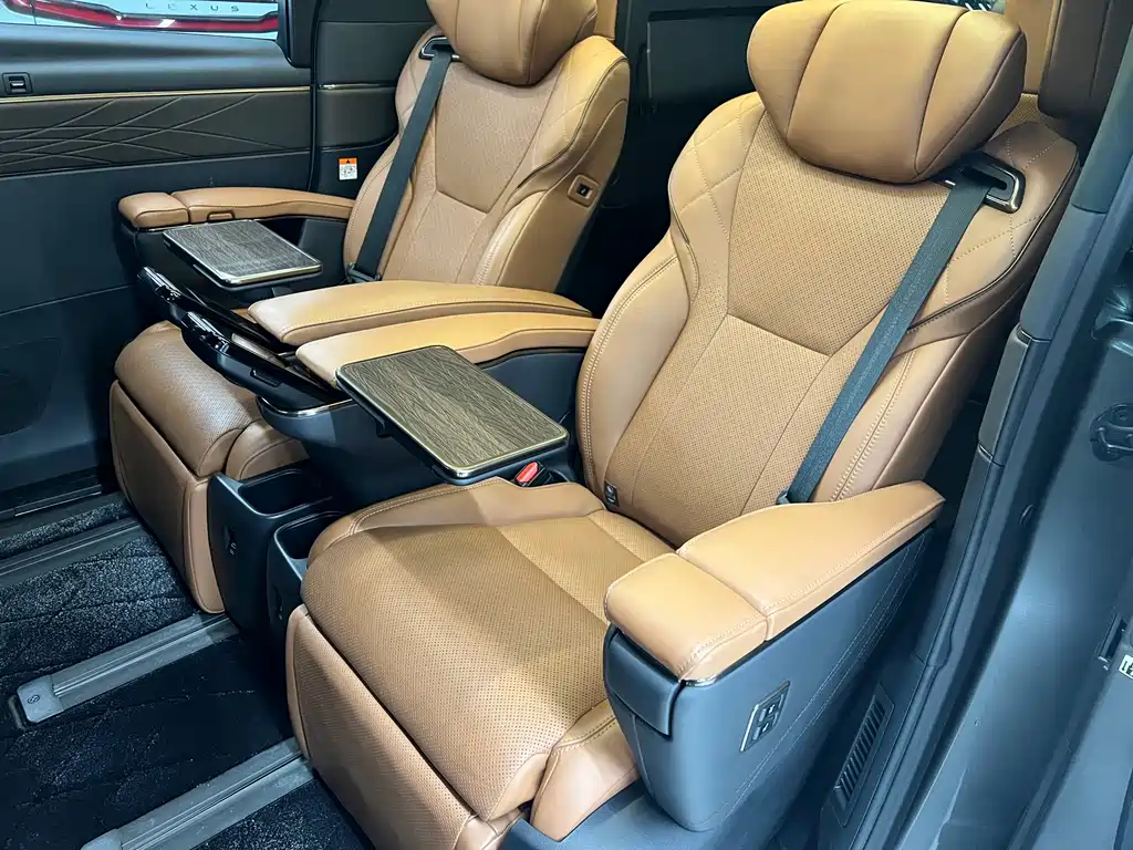 Toyota Alphard 2023 — фото 12
