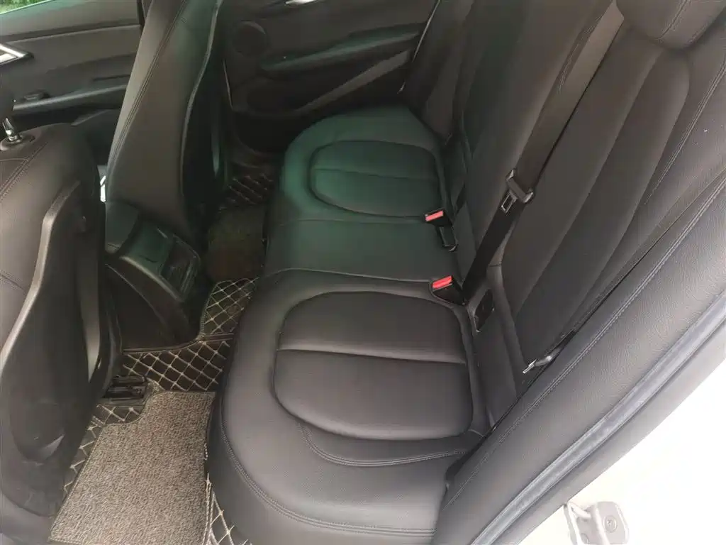 BMW 1 Series 2020 — фото 15