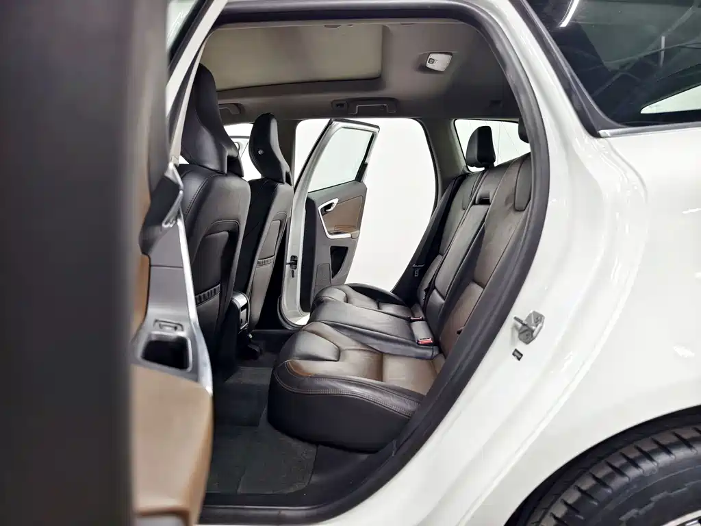 Volvo XC60 2015 — фото 13