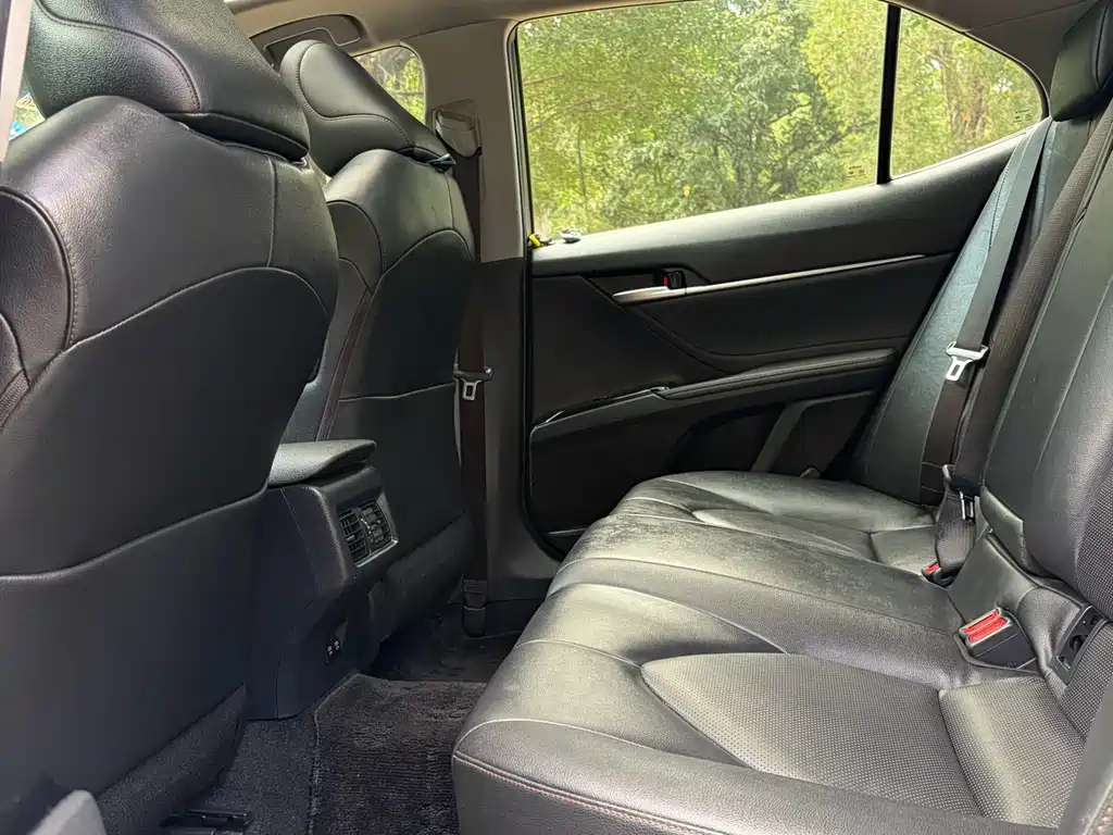 Toyota Camry 2018 — фото 10
