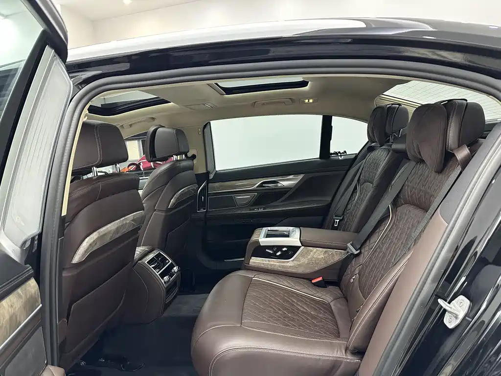 BMW 7 Series 2020 — фото 11