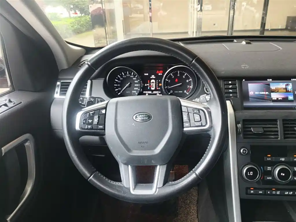 Land Rover Discovery Sport 2016 — фото 11