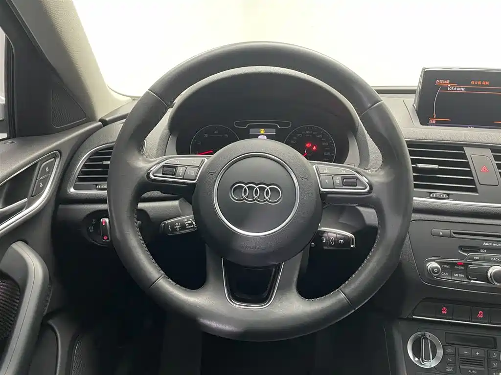 Audi Q3 2013 — фото 14
