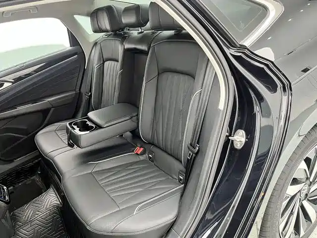 Volkswagen Passat 2022 — фото 22