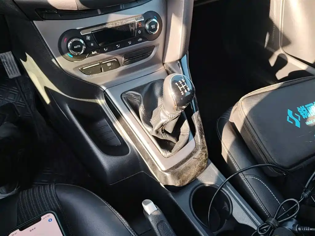 Ford Focus 2015 — фото 14