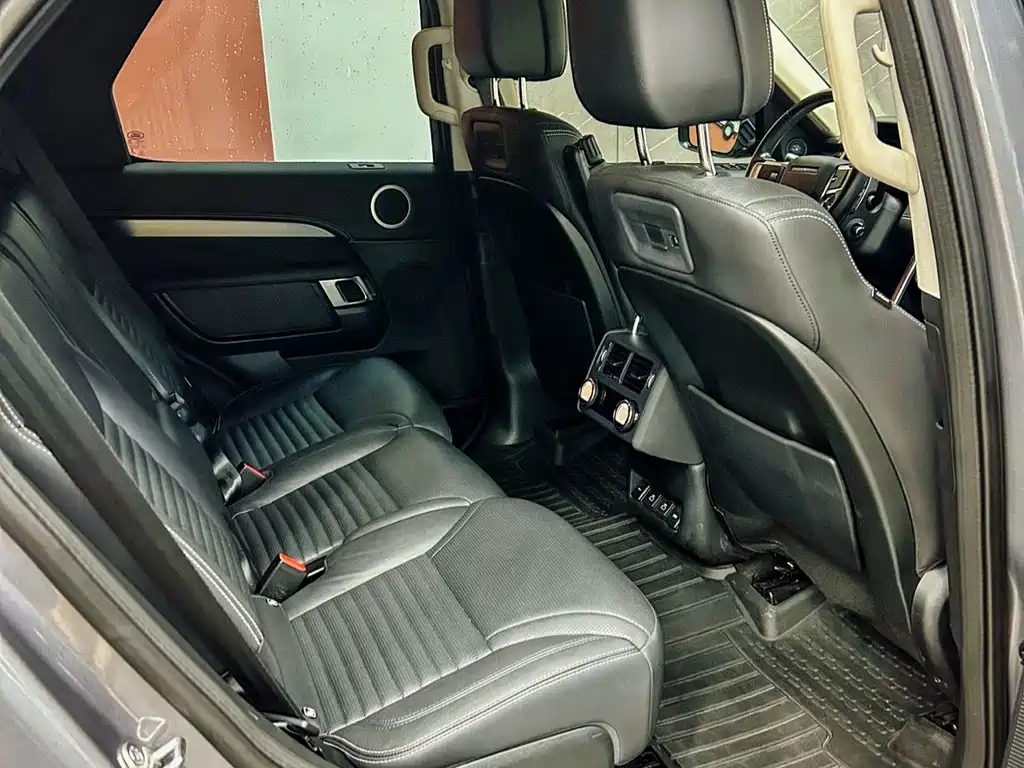Land Rover Discovery 2022