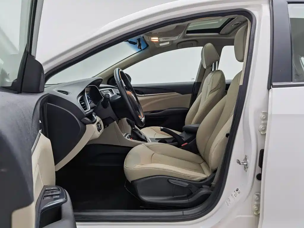 Buick Excelle 2017 — фото 10