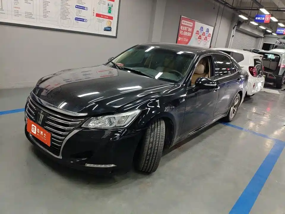 Toyota Crown 2016